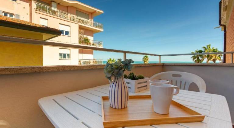 Rental apartment with patio in Porto San Giorgio