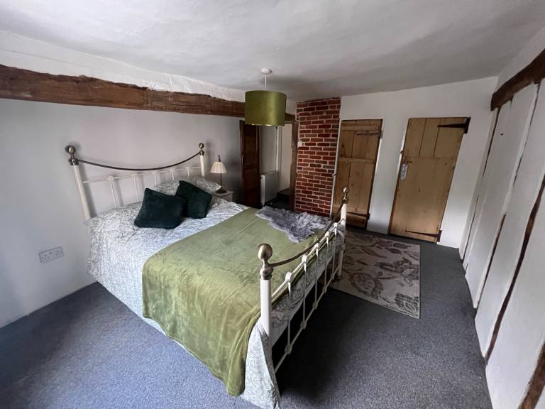 Charming Cottage Sleeps 2 Pet Friendly & Garden