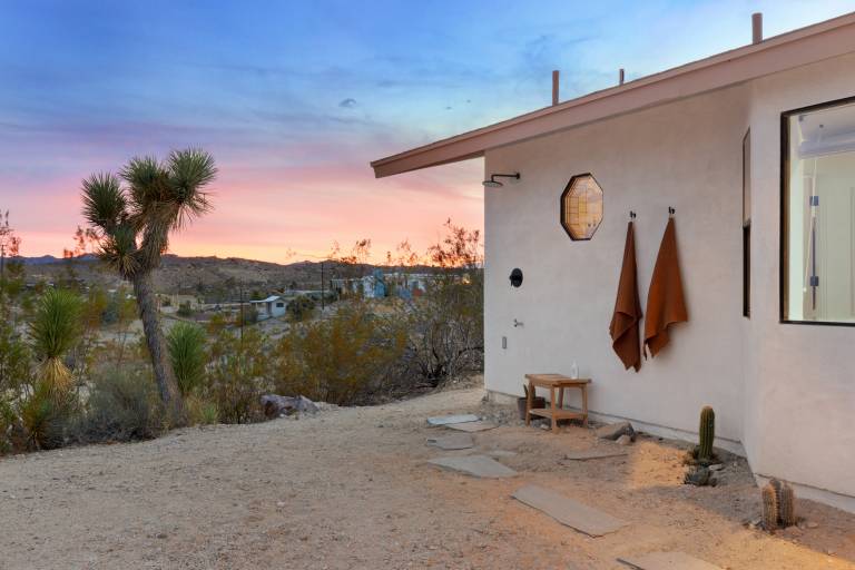 TerraCasa - Hot Tub, Fire Pit, Outdoor Shower & Endless Views — photo 5