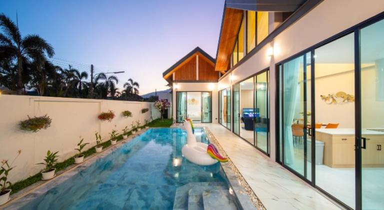 Villa with hot tub & pool — photo 3