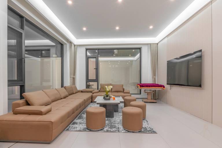 TML - Pattaya City Center Luxury Private Villa with Private Pool and KTV — photo 3