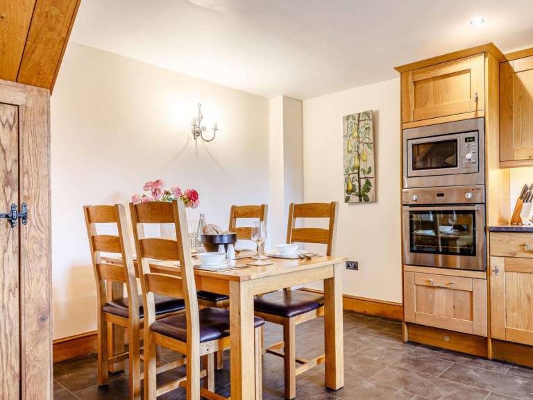 Fully equipped cottage with garden & patio | Dogs allowed — photo 5