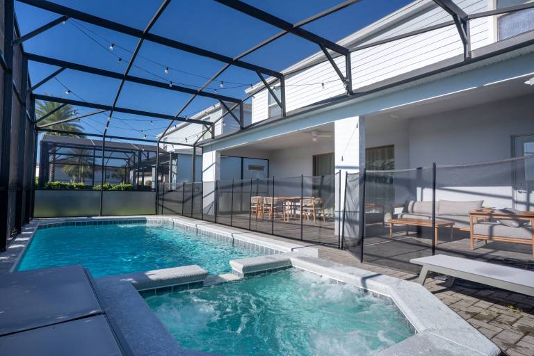 Villa with hot tub, terrace & private pool in Osceola, FL
