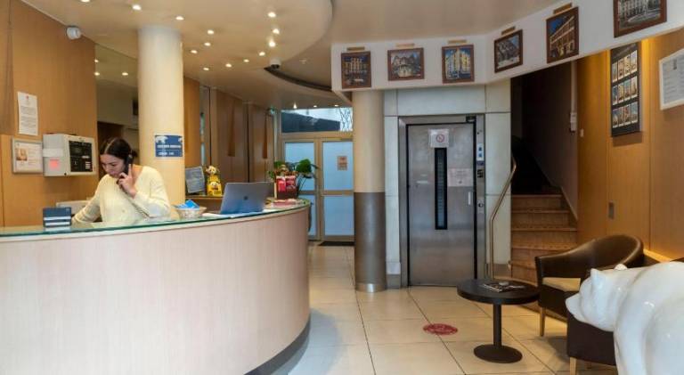 Hotel Ours Blanc - Place Victor Hugo — photo 3