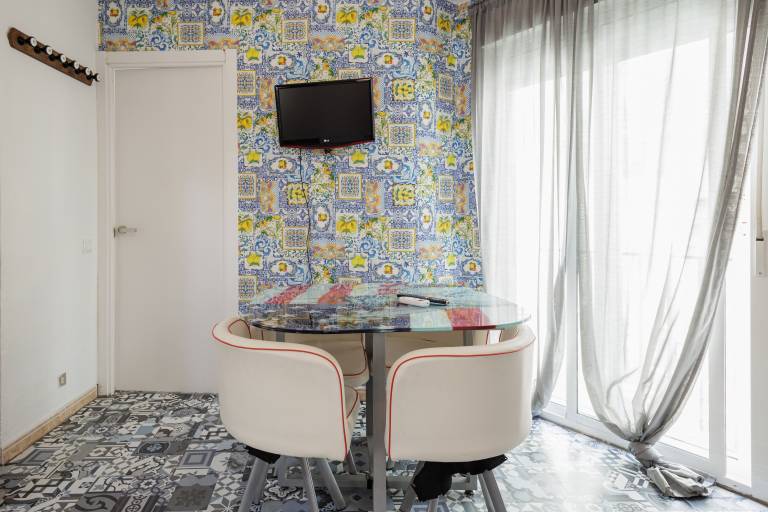 Sevilla Center Premium Apartment with Balcony, Wi-Fi & Air Conditioning — photo 4