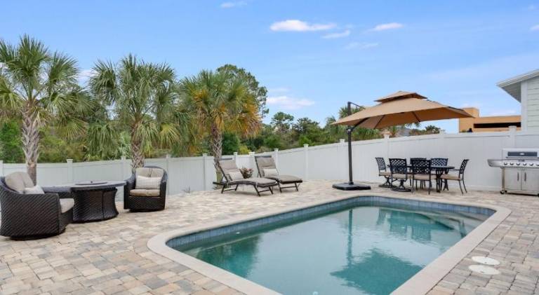 Vacation home with private pool — photo 5