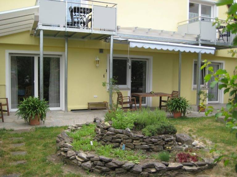 Appartement Weinstock 100qm mit Terrasse und WLAN