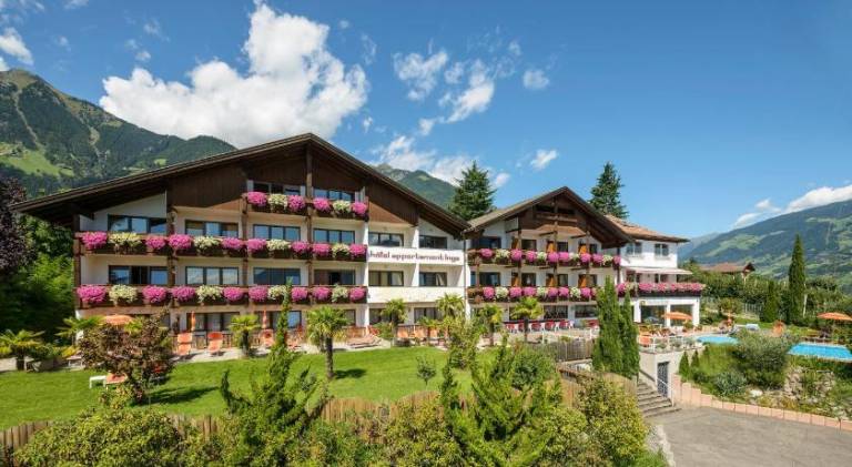 Serviced apartment with garden, pool & sauna in Marlengo