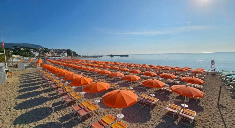 Green Garden Village con piscina, spiaggia riservata e parcheggio — photo 3
