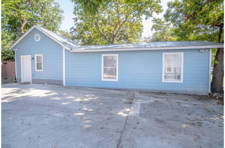 Remodeled Historic 1BR 1BA House Near Downtown