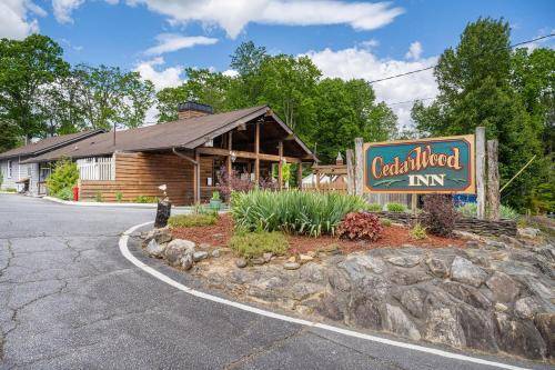 CedarWood Inn in Hendersonville, NC