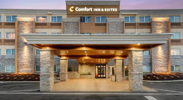 Comfort Inn & Suites Tigard near Washington Square in Tigard, OR