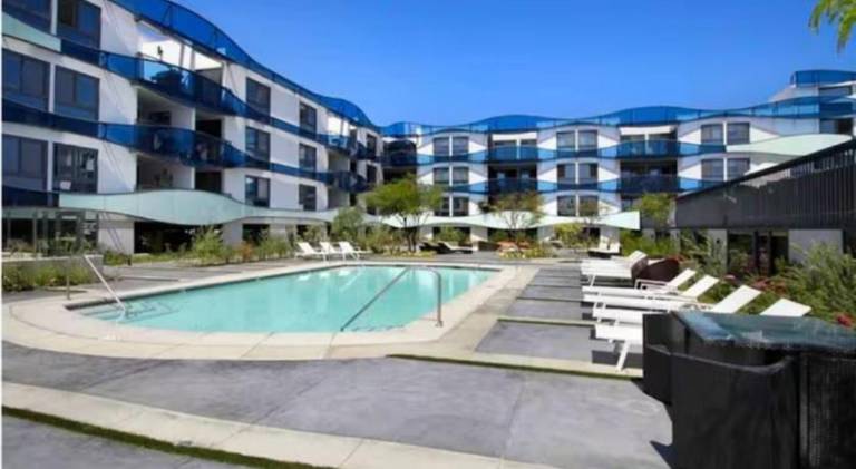 Wonderful rental apartment with pool & hot tub | Close to the beach | Pets allowed — photo 2