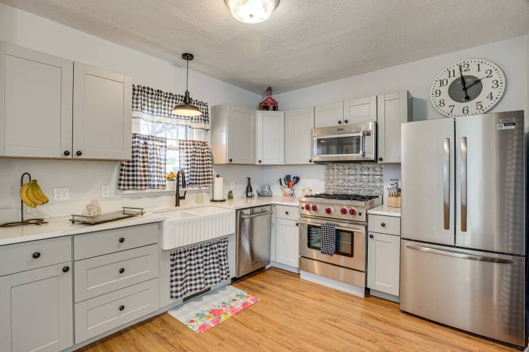 1 Blk to Main St! Crystal Connection Montrose Home — photo 2