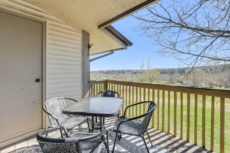 5 Mi to Strip! Pointe Royale Condo w/ Indoor Pool — photo 2