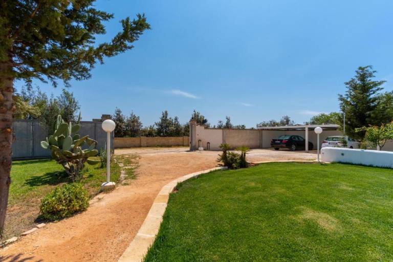 Villa with yard, pool & BBQ | Nature view — photo 4