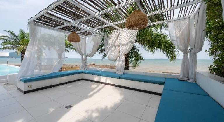 Holiday apartment with pool — photo 4