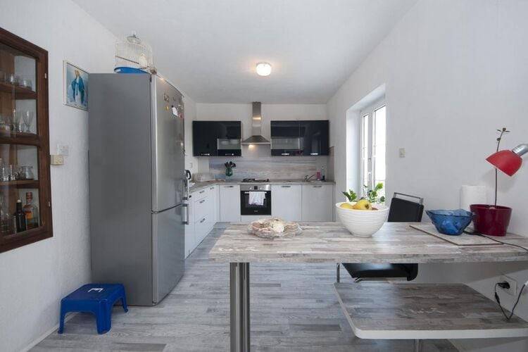 Fully equipped ample rental apartment with patio & barbeque | Sea view | Pet-friendly — photo 5