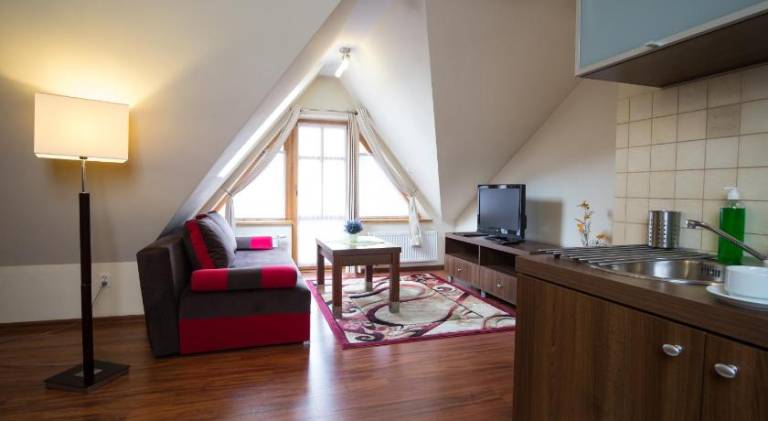 Serviced apartment with yard, sauna & patio | Pet-friendly — photo 4