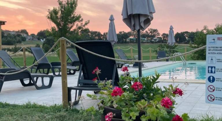Lovely holiday apartment with patio, private pool & yard | Dogs allowed — photo 5