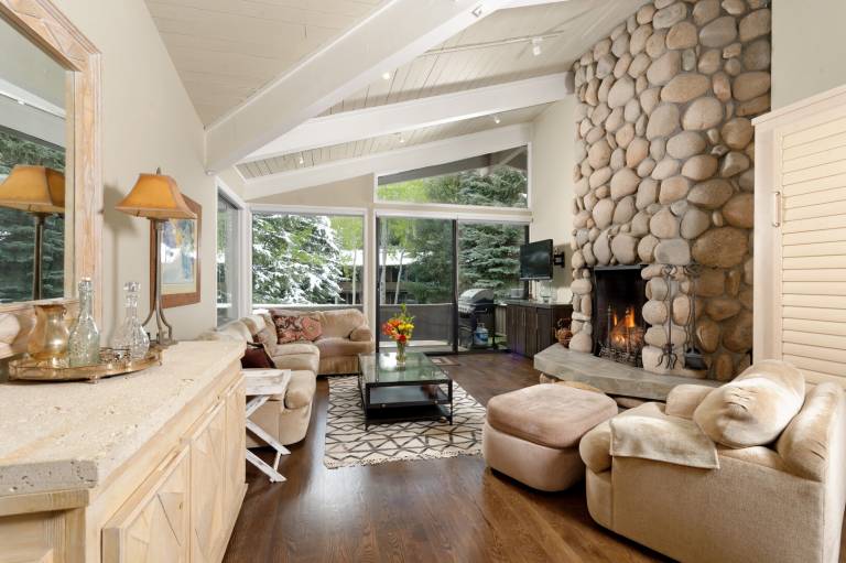 Family-oriented big condo with private pool & terrace | Ski nearby | Dogs allowed in Aspen, CO