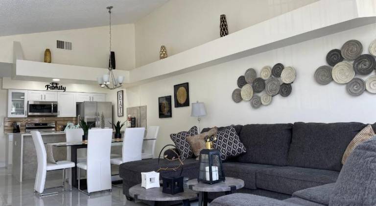 Holiday apartment with pool — photo 3