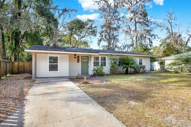 House  Avalon/Oglethorpe Mall Area