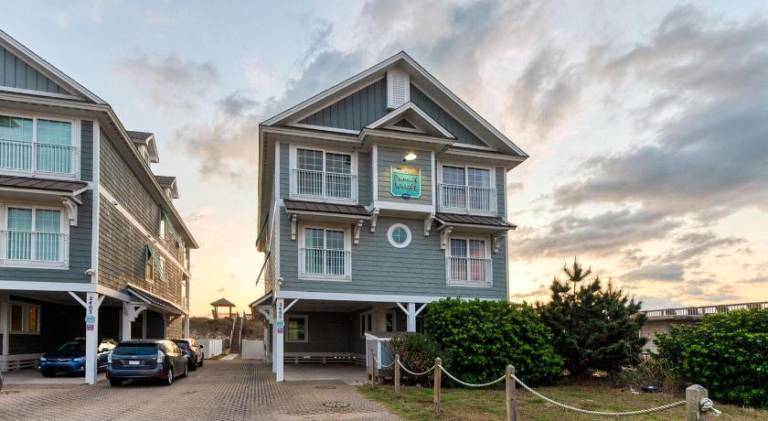 Nice vacation home with pool & hot tub | Beach nearby | Pets are welcome in Nags Head, NC