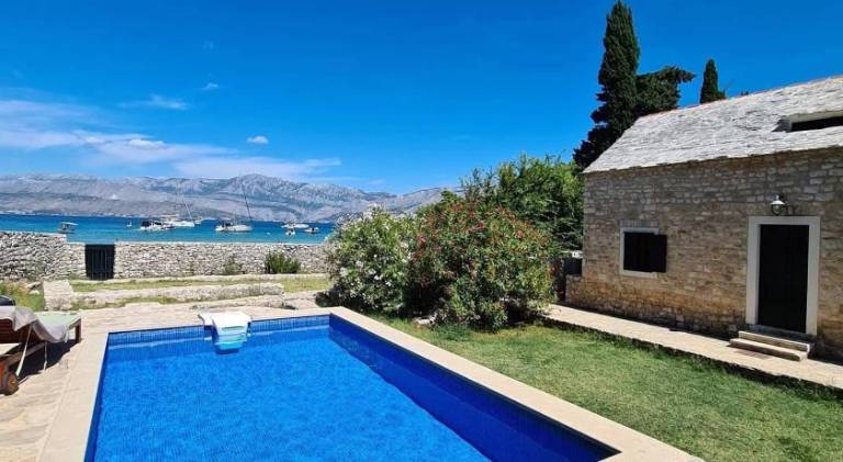 Villa with pool in Omis