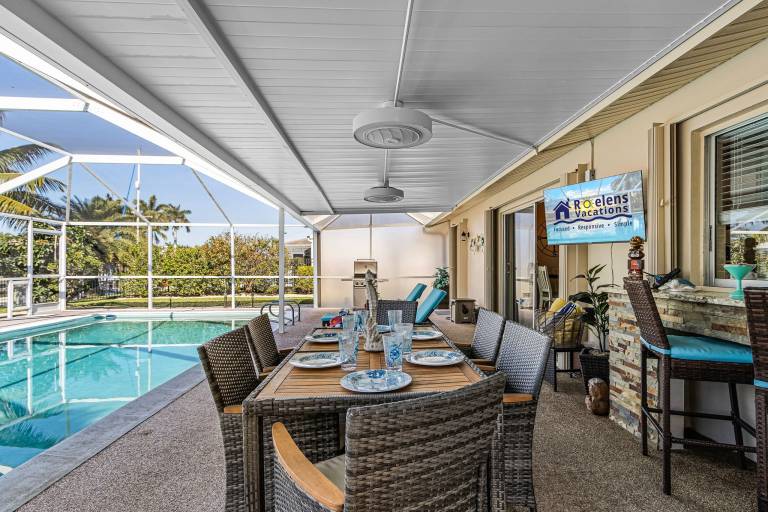 Family-friendly big vacation home with garden, private pool & barbeque | River view | Pet-friendly — photo 2