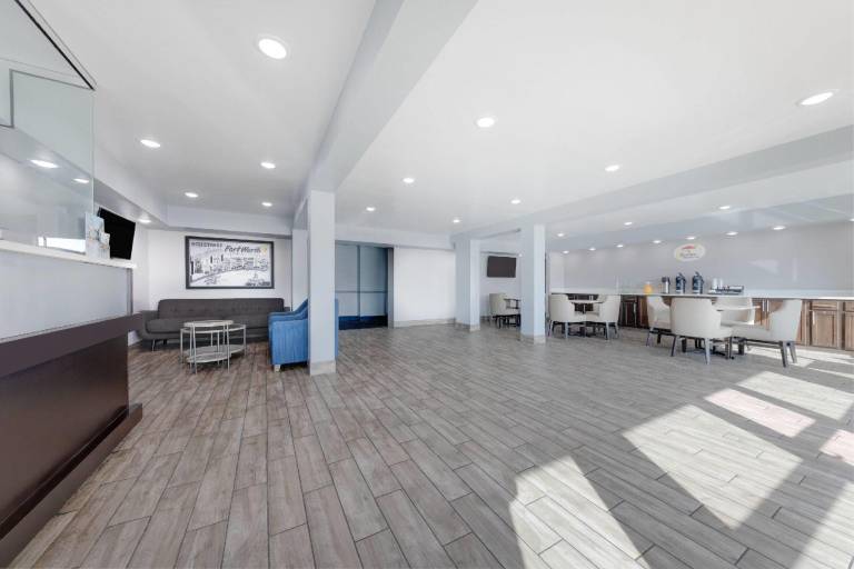 Super 8 by Wyndham Fort Worth Entertainment District — photo 3