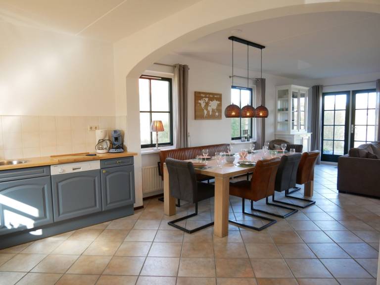 Vacation home with terrace & yard | Dogs allowed — photo 4