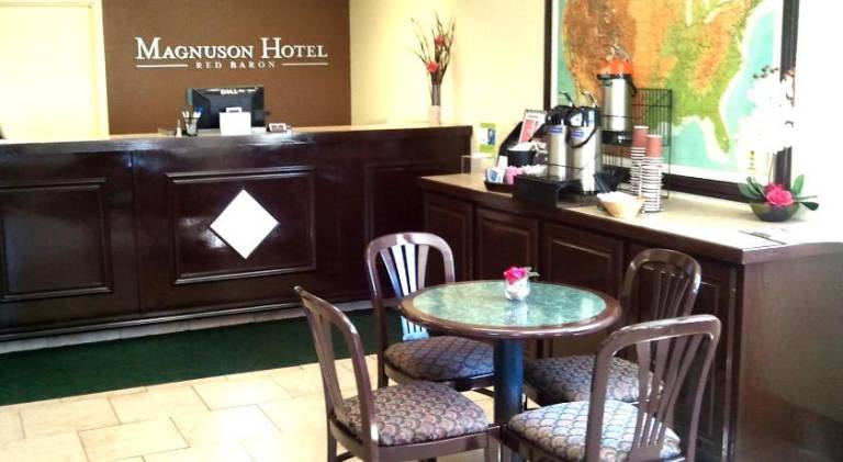 Magnuson Hotel Red Baron — photo 3