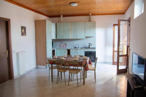 Charming rental apartment with patio & pool | Pets allowed — photo 4