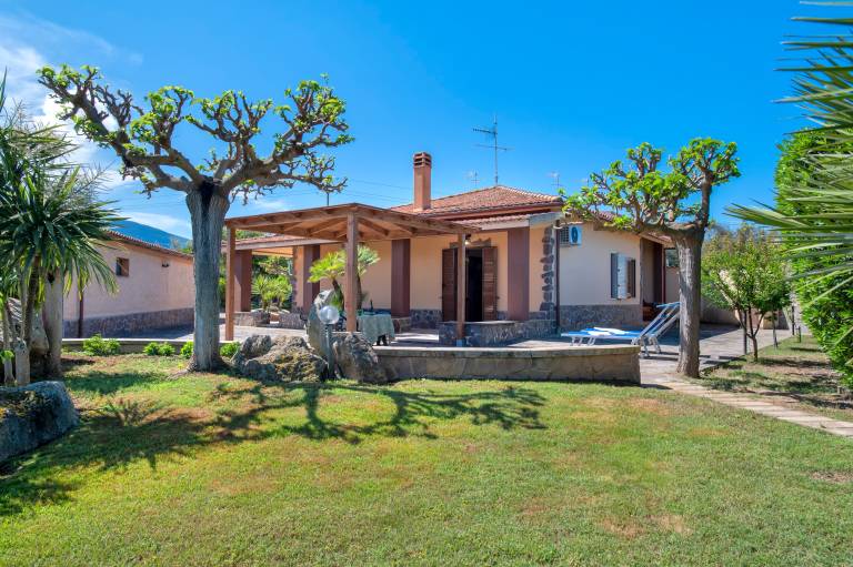 Villa "Villamorus 1" with Garden & Wi-Fi in Alghero