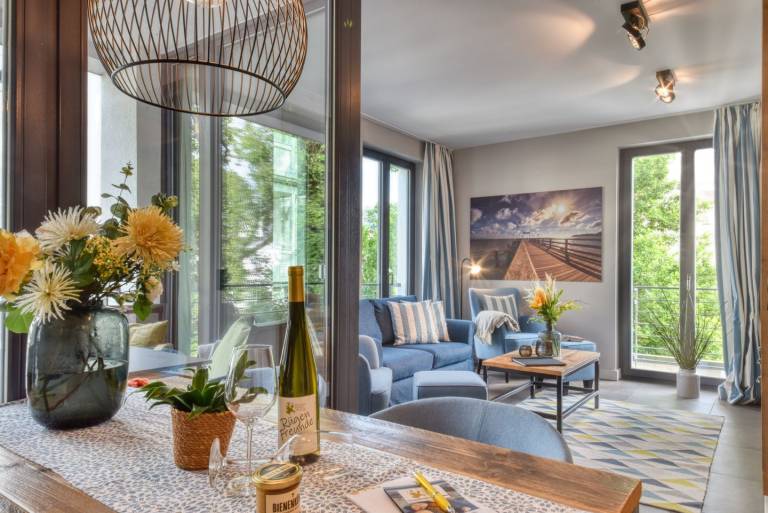 Erleben Sie maritimen Charme in der Ferienwohnung Reetkoje mit Seeblick in Binz. — photo 3