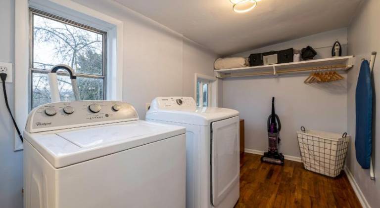 Vacation home with hot tub | Pets are welcome — photo 3
