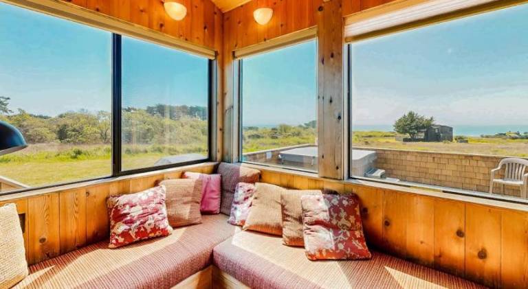 Pleasant vacation home with pool & hot tub | Next to the beach | Pets allowed in Sonoma, CA