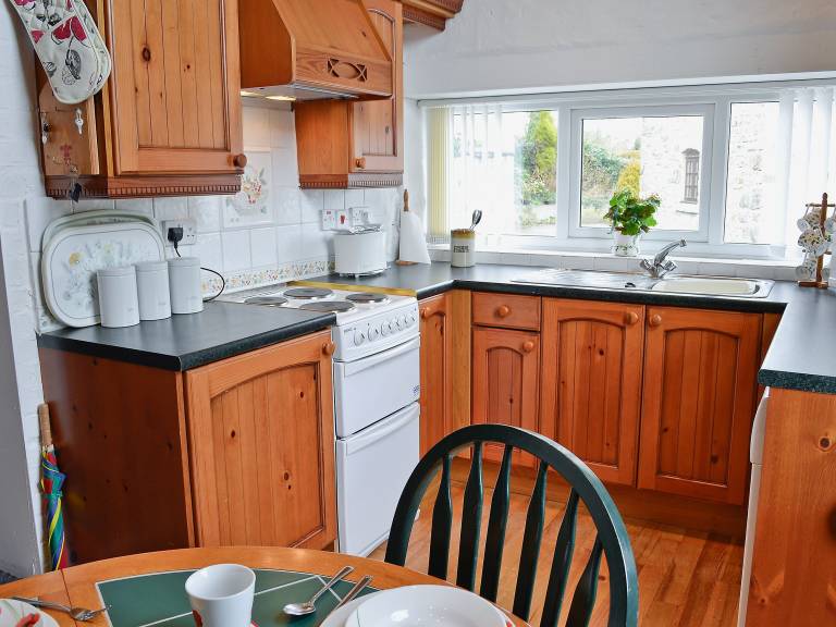 Cottage with yard & BBQ — photo 4