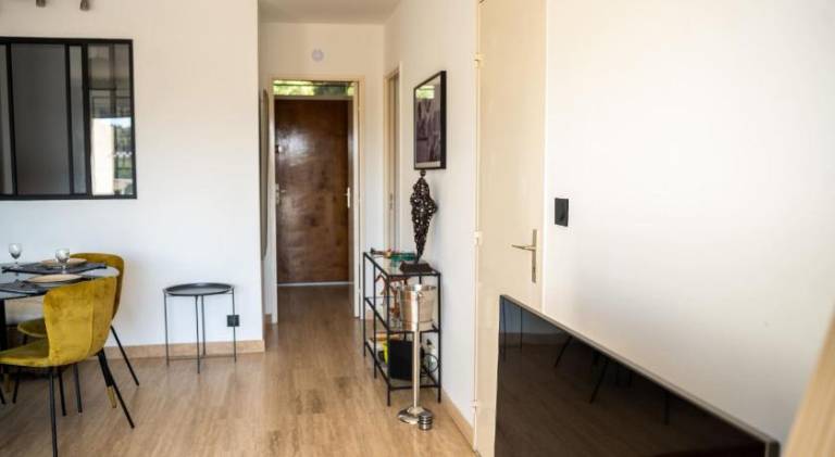 Apartment with garden & patio — photo 5