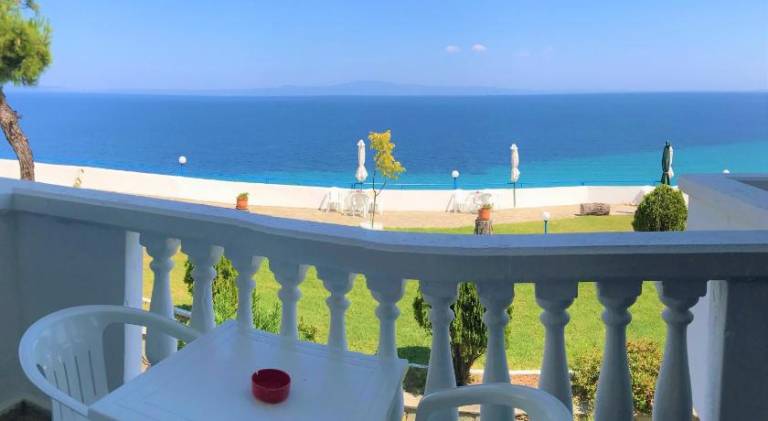 Holiday apartment with yard, BBQ & terrace — photo 3