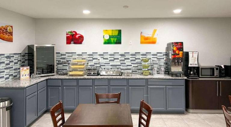 Quality Inn & Suites Columbus West — photo 2
