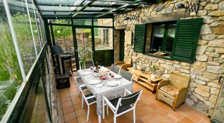 Fully equipped farm with patio, yard & private pool | Pets allowed — photo 2