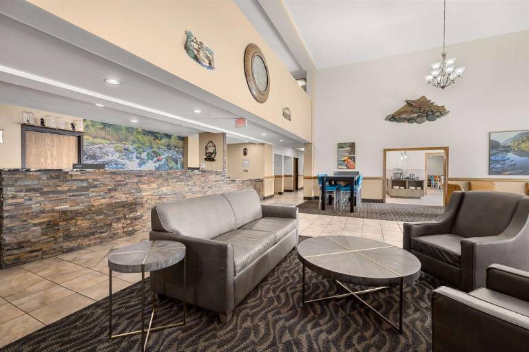 La Quinta Inn & Suites by Wyndham Grants Pass — photo 2