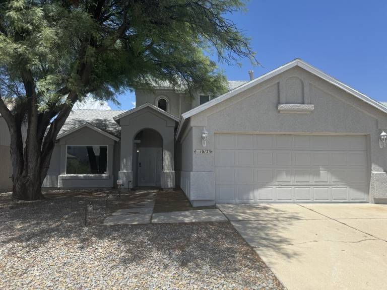 Child-friendly house with yard | Pets are welcome in Tucson, AZ