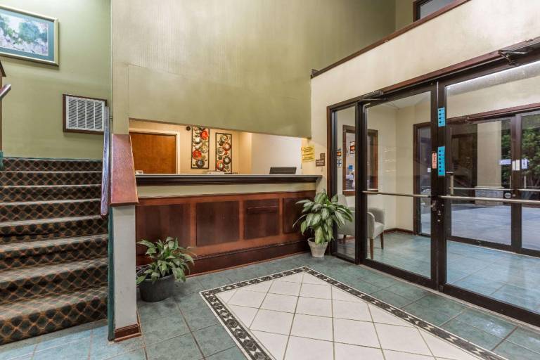 Super 8 By Wyndham Piedmont Greenville Area — photo 3