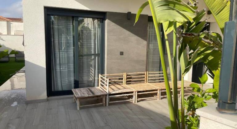 Frontsea Beach bungalow with swiming pool and long terrace — photo 3