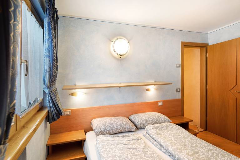 Holiday apartment with fast internet, garden & barbecue | Garden view — photo 3