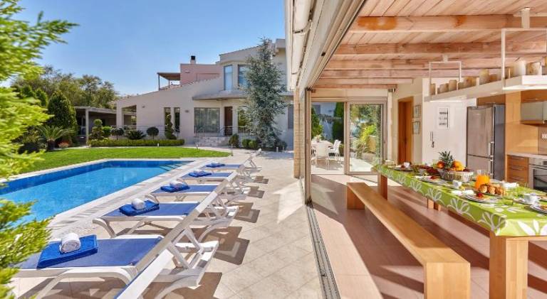 Fully equipped pleasant villa with yard, barbecue & private pool | Suitable for remote work | Pets are welcome in Heraklion