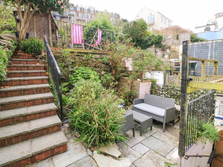 Family-friendly cottage with patio & garden | Beach view | Next to the beach | Pets allowed in Ilfracombe